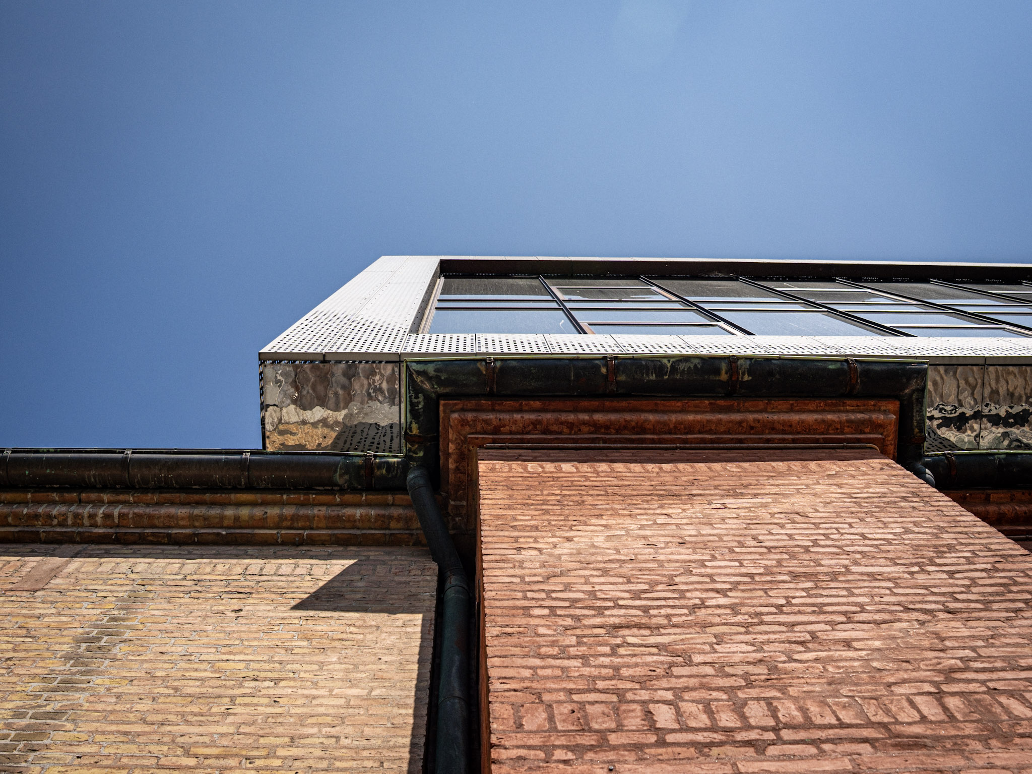 Facade  på bolig i mursten og stål