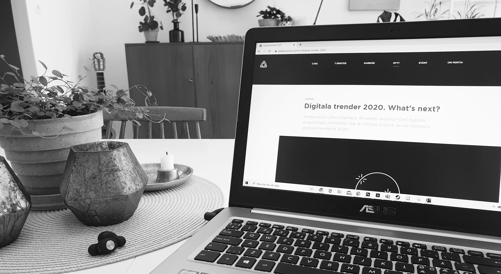 Hemmakontor från köksbordet